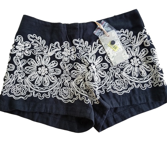 Chelsea & Violet Pants - NEW Chelsea & Violet Ivory Crochet Black Shorts